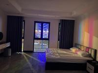 Aurion Homestay - Câu cá, View sân Golf và View trực diện pháo hoa Quảng trường - Golf course view & European Square fireworks view - B&B Haiphong