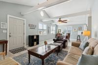 118 E Arctic Unit C - Salty Shack - Across from the Beach - B&B Folly Beach