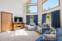 Bearitage Chalet Cozy Fall Getaway Sleeps 9 - B&B Lake Ariel