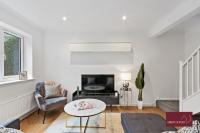Guildford - Two Bedroom House with Garden - B&B Guildford