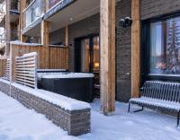 Le Chalet Lingonberry D4 Ski-in Ski-out, Hot Tub by Aavalevi - B&B Levi