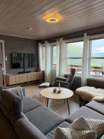 Stylish Bavallen apartment with mountain view! - B&B Reino de Voss