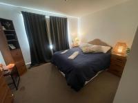 Cozy En-Suite Room with full Home Access - Chambres d'hôtes Harrow