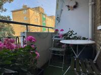 Central Camden 3-Bedroom Apartment with Balcony-Sleeps 8 - B&B London