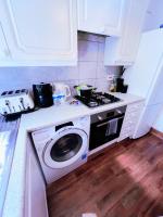 Small double bedroom in a bright flat near Heathrow & mins to River - B&B Twickenham