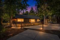 Fox & Swan Chalet - Beautiful ranch style home with Hot Tub and a Game Room with Arcade Games! - Bed and Breakfast Big Bear Lake