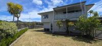 Taupo Lake Views, 4 Bedroom Home, Fully Fenced - B&B Taupo