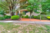 Vibrant 2BR Apt 3 mins to Manuka Terrace - Hosted by CanStay - Bed and Breakfast Kingston