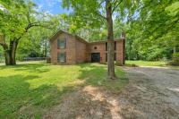 Spacious Backyard • Fireplace • Mins from Downtown - B&B Glasgow