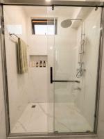 1BR 2BR 3BR Bright, modern, cozy, WiFi & Pool - Bed and Breakfast Hulhumale