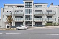 Penthouse mit Parkplatz und Terrasse, 15 Min von Köln HBF - B&B Kerpen