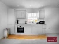 Eton, Windsor - 1 Bedroom First Floor Apartment - Parking - B&B Eton