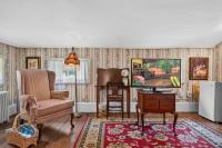 Queen Room with Shared Bathroom