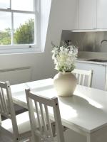 The Langley 2 Bedroom Suite - Ferienwohnung London