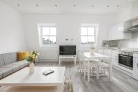 The Langley 2 Bedroom Suite - Ferienwohnung London