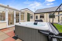 Nel Pan Lane House I Sleeps 7 I Driveway Parking I Smart TV I Fast WiFi I Self-Check-In I By Yoko Property - Ferienwohnung Leigh
