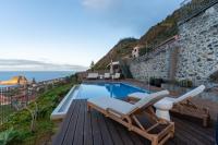 Villa Escaleiras with Pool and Jacuzzi - B&B Porto Moniz