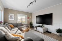 5-Bedroom Family Home Apartment - B&B Tromsø