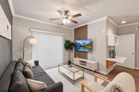 Modern Dallas Stay Near Love Field and Pool - B&B Dallas