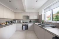 Town Centre, Parking, Sleeps 6, M40, Station, WiFi - Chambres d'hôtes High Wycombe