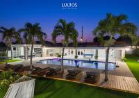 Exclusive Retreat Poolside Oasis and Entertainment L49 - B&B Miami Gardens