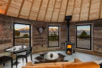Mountain Yurt - Luxe Yellowstone Cabin I Condé Nast - Bed and Breakfast Emigrant