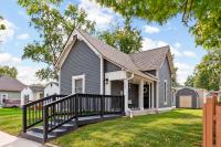 Cheerful 2-Bedroom Cottage in Downtown Noblesville - B&B Noblesville