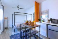 Vibe on the Patio at a Modern Luxury Studio near LAX Beach - B&B Los Angeles