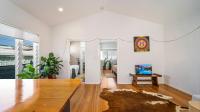Mullum Oasis - Cute cottage with pool - central - Bed and Breakfast Mullumbimby