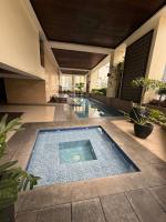 Elegant Boutique One-Bedroom Escape in Legazpi Village The Mosaic Tower - B&B Manila