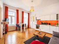 Spacious 2BR Apartment for 6 near Votivkirche & Metro U2 - B&B Vienna