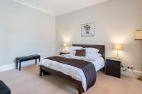 Scotston Villa 5 bedroom house with large private back garden and hot tub - Bed and Breakfast Forfar