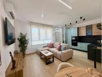 Suite Metropolitano Airport Madrid Canillejas - B&B Madrid