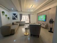 Max Sunstone - Spacious 2 bedroom in Lekki - B&B Mama