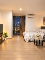 Luxury Studio 40 sqm at Century Spire - 500Mbps & Netflix - Bed and Breakfast Manilla