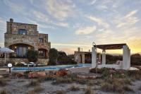 Beachfront villa Aqua Marine with private pool,ping-pong & BBQ - Bed and Breakfast Chania