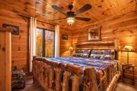 Hot Tub with Mountain Views, Fire Pit & Pool Table - B&B Sevierville