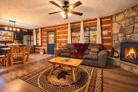 Hot Tub, Fire Pit & Mountain Views Near Dollywood - B&B Sevierville