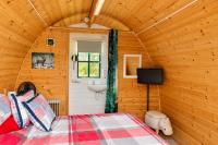 Glamping Pod in St Austell Sleeps 2 with Spa Pool - B&B St Austell