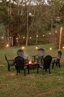 Creekside Fun Dog-friendly, Games & Fire Pit - B&B Morton Grove