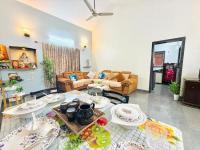 The Palm Villa - 4 Bhk ll Pvt pool ll Big garden ll Ac rooms ll WiFi ll Tv - B&B Lonavla