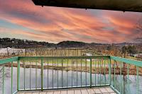 Dual-Suite Riverside Condo Sleeps 4 Views Pool - B&B Pigeon Forge