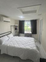 Cozy Private Suite Minutes to Aventura and Beaches - B&B North Miami Beach