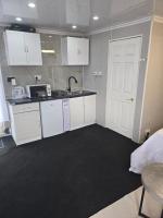 Ensuite for relaxation and tension relief - B&B Leicester