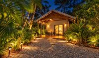 Gunnadoo Holiday Hut with Ocean Views and Jacuzzi - B&B Miallo