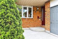 Sofi House in Barrie, 5 bedroom, pool table, PS4 - Chambres d'hôtes Barrie