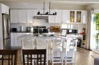 Sofi House in Barrie, 5 bedroom, pool table, PS4 - Chambres d'hôtes Barrie