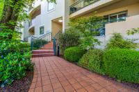 2BR 2BA Apt with Dedicated Workspace and Free parking - B&B Kingston