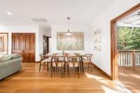 House of Fairy Wren -Charming Queenslander Cottage mins drive to Brisbane CBD and Gabba Stadium! - Holiday Home - Chambres d'hôtes Brisbane