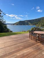 Waterfront Bach - Deck, Watersports & Pool Table - B&B Picton